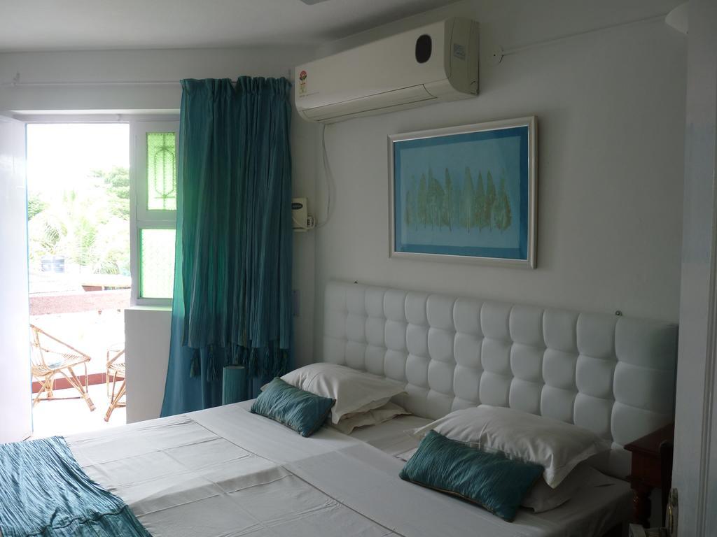 L'Escale Hotel Puduccseri Szoba fotó